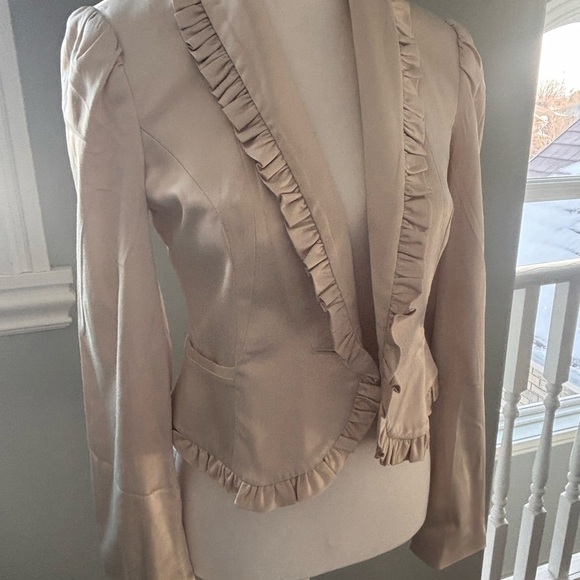 Elegant Cream Ruffled Women's Blazer - Picture 1 of 9